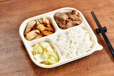 一个两素一荤的盒饭