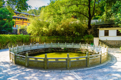 中国湖北省鄂州市西山风景区古灵泉寺洗墨池