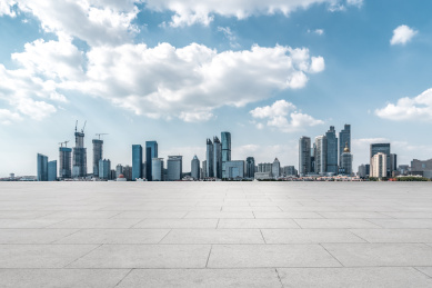 道路地面和城市现代建筑景观