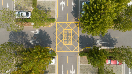 露天公共停车场及其消防通道标识