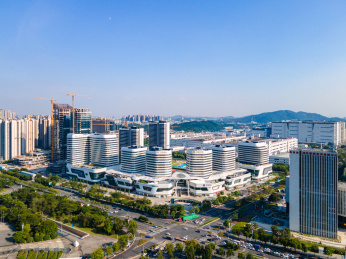 中国广东广州萝岗商业建筑群城市天际线航拍