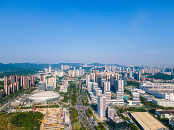 中国广东广州萝岗商业建筑群城市天际线航拍