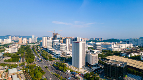 中国广东广州萝岗商业建筑群城市天际线航拍全景