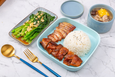 装盘的深圳美食双拼饭