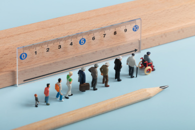 微缩创意直尺丈量衰老与老龄化