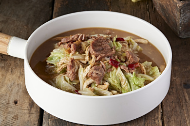 白菜粉丝炸豆腐炖牛腱