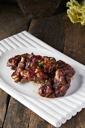 油炸酱香猪排配锅巴