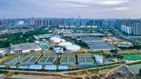 武汉东西湖区府河附近的污水处理厂