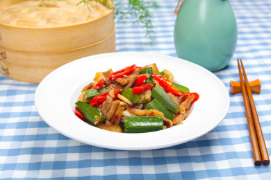 香辣美味下酒菜秋葵炒回锅肉