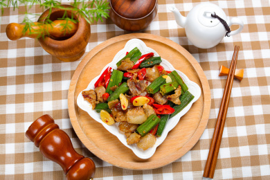 美味家常菜秋葵炒五花肉