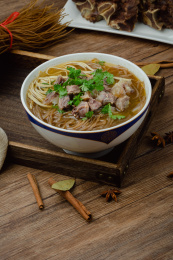 一碗拆骨肉粉丝