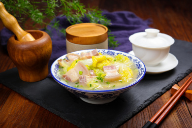 家常汤菜美食咸肉白菜汤