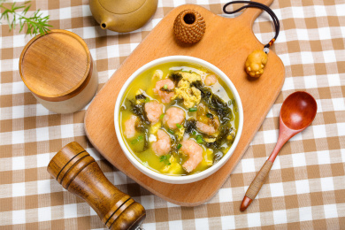 特色汤菜美食水煮虾滑鸡蛋紫菜汤