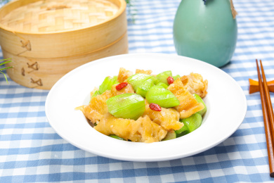 美味农家菜丝瓜炒油条
