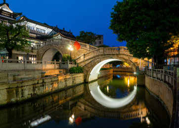 广州永庆坊旅游区和粤剧艺术博物馆夜景
