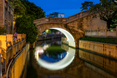 中国广东广州永庆坊旅游区和粤剧艺术博物馆夜景