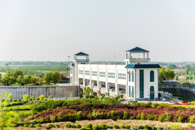 水库的泄洪道闸