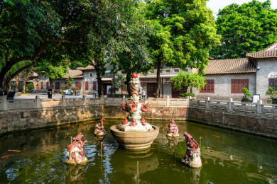 中国广东佛山顺德清晖园八角壁裂池