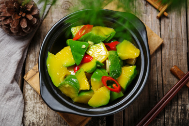 一盘青炒小麦瓜姜柄瓜菜肴