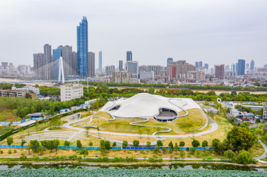 航拍湖北武汉琴台美术馆建筑外景