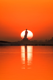 天津滨海妈祖像悬日