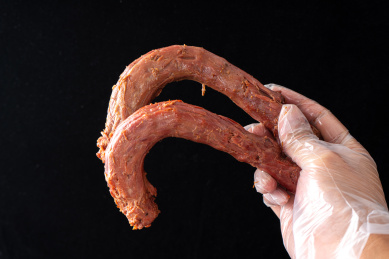 餐盘里的鸭脖子