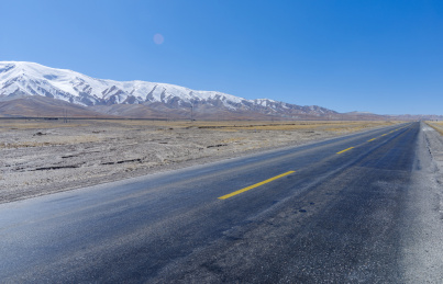 中国青海青藏公路可可西里雪山自然风光