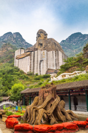 北京房山圣莲山老子的雕塑