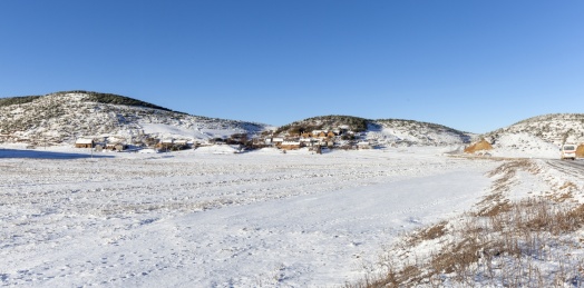 中国云南昭通大山包蓝天雪山冬季风景