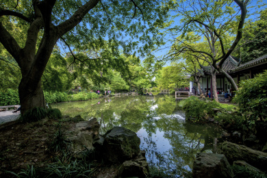 江苏无锡惠山寄畅园园林水榭