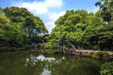 江苏无锡惠山寄畅园园林水榭