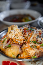 云南普洱特色美食舂豆腐特写镜头