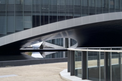 水景建筑 伴有水景的博物馆展览馆建筑