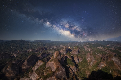 中国广西桂林丹霞地貌星空银河
