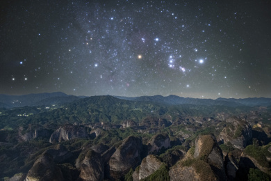 中国广西桂林丹霞地貌星空银河