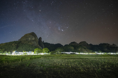 中国广西桂林丹霞地貌星空银河