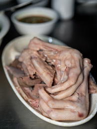 云南特色美食白卤鹅掌鹅肝鹅胗
