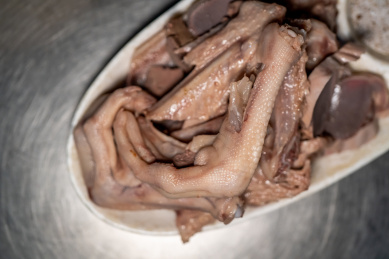 云南特色美食白卤鹅掌鹅肝鹅胗