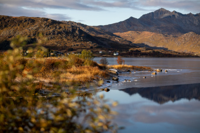 北欧挪威北极圈内的湖泊景观