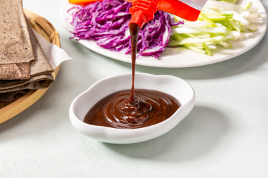 黑米煎饼卷菜蘸酱的酱料