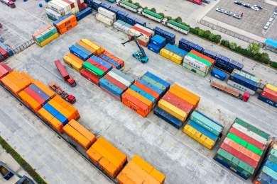 航拍郑州国际陆港集装箱中欧班列集结中心