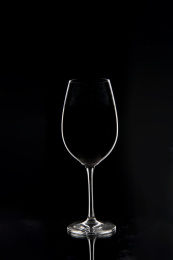 一杯红葡萄酒 