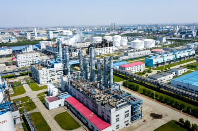 晴朗天气航拍化工厂