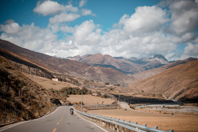 中国西藏昌都地区的山路与县道
