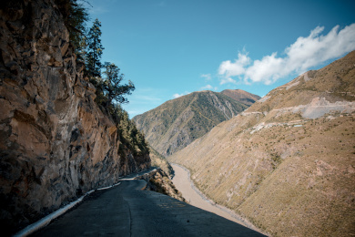 中国西藏昌都地区的山路与县道