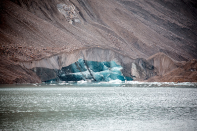 中国西藏产地的冰河湖风光