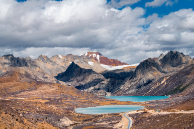 四川甘孜海子山姊妹湖山川雪山高原公路风光