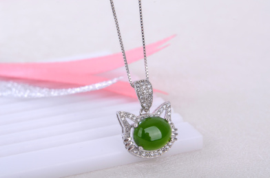 可爱猫咪和田碧玉女士925银吊坠项链