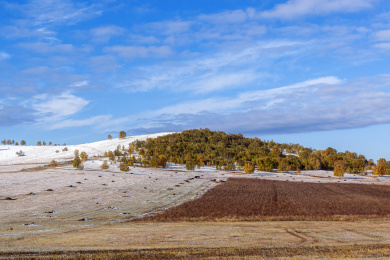 中国赤峰：雪后深秋的乌兰布统
