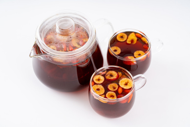 器皿里的补血茶